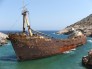 loď atakovaná piráty u Katapoly v Řecku.jpg